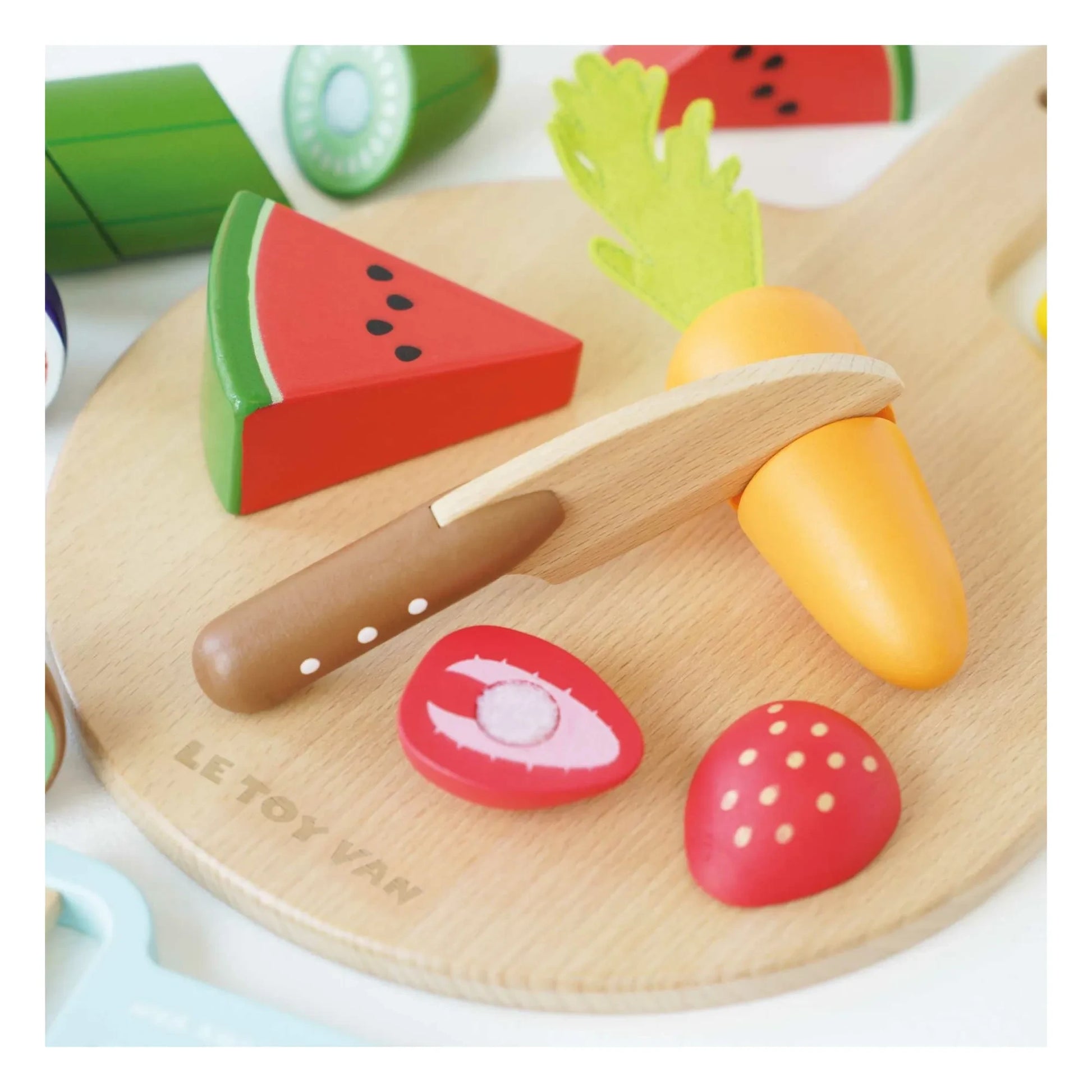 Le Toy Van - Cutting board and food