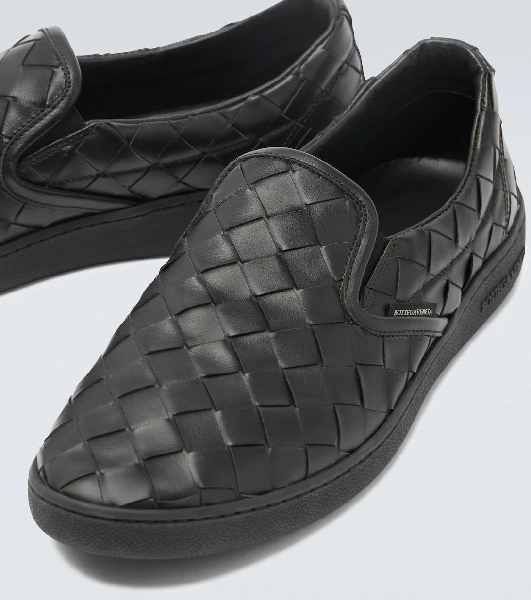 Bottega Veneta - حذاء سنيكرز سهل الارتداء من جلد سوير