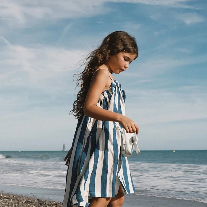 Детска рокля с лен Tinycottons LIGHT NAVY STRIPES DRESS