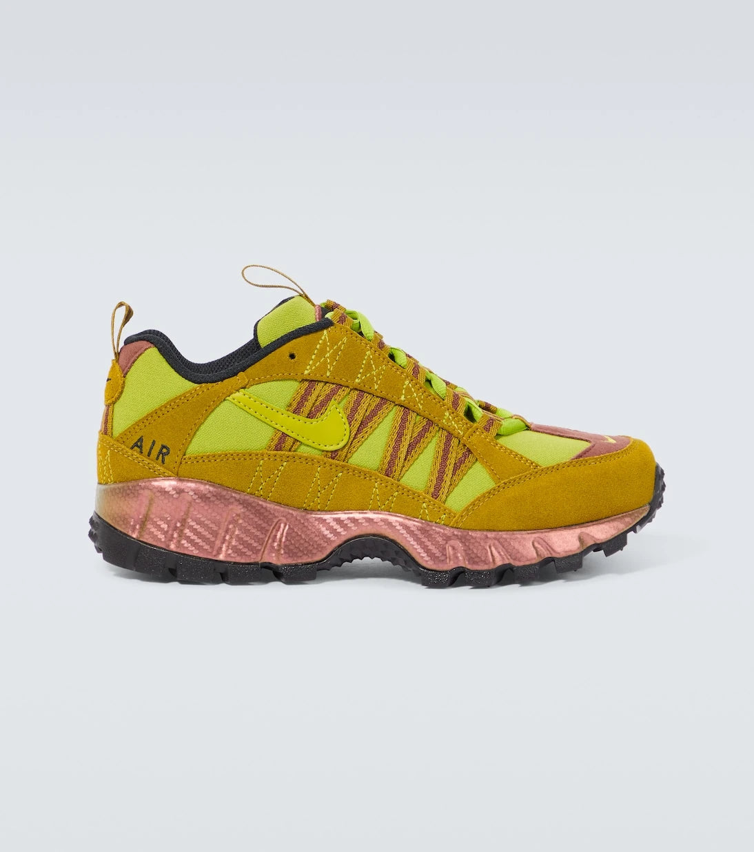 Nike - حذاء رياضي Air Humara جلدي