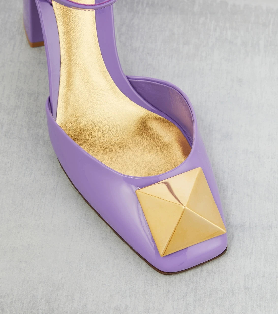 Valentino Garavani - One Stud patent leather pumps