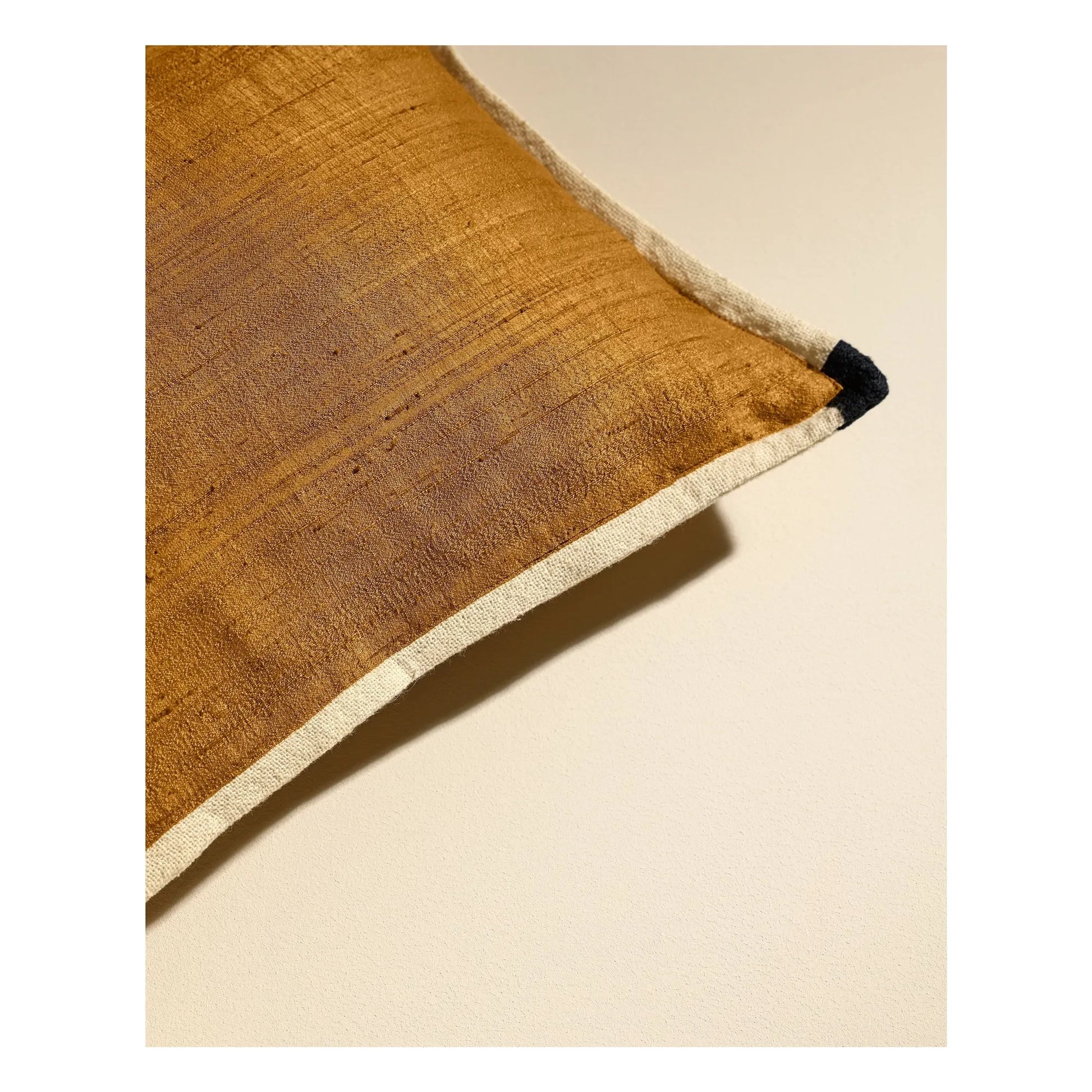 Maison Sarah Lavoine - Séquence silk cushion | Wild Yellow