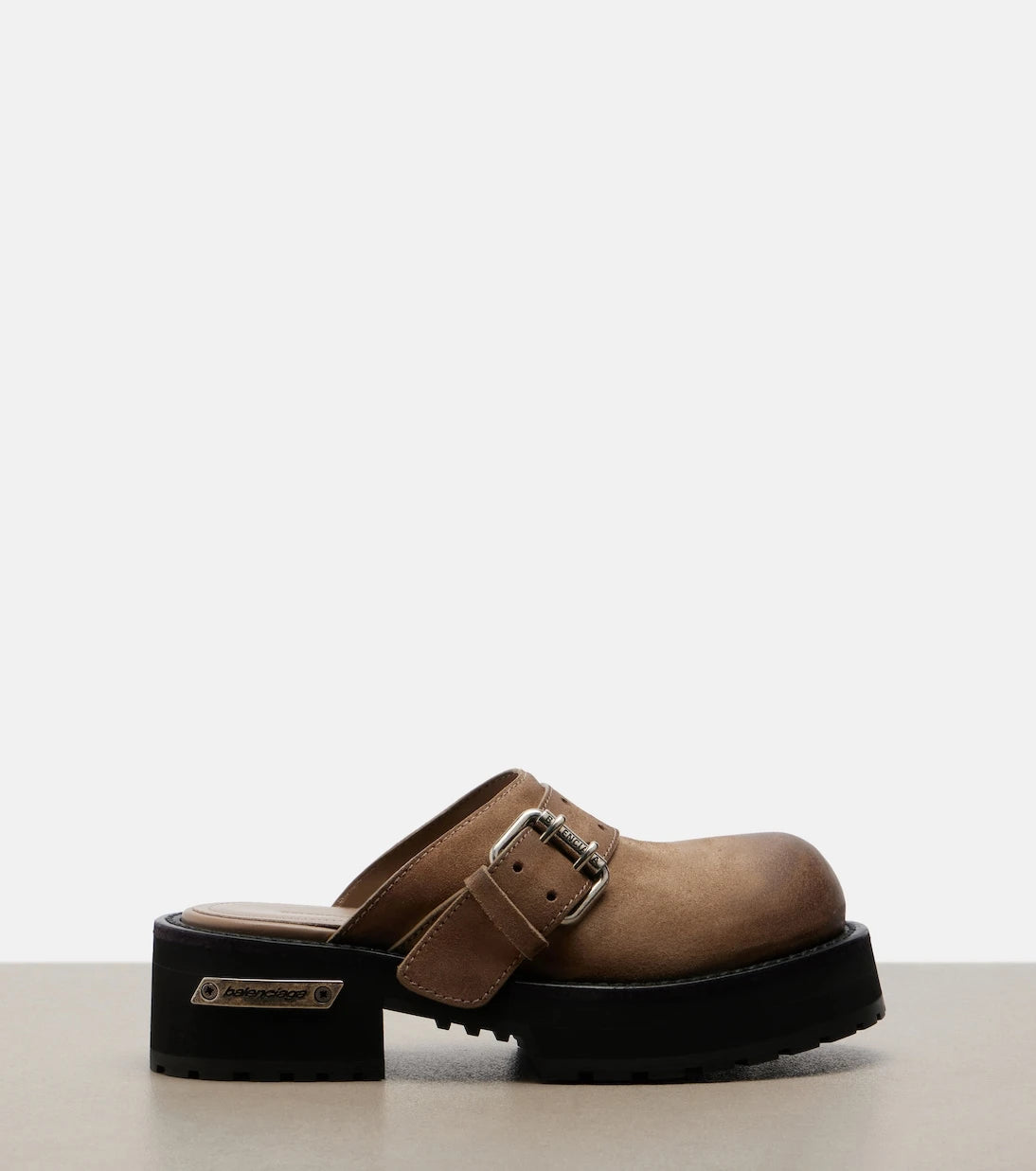 Balenciaga - حذاء البغل فينوم الجلدي