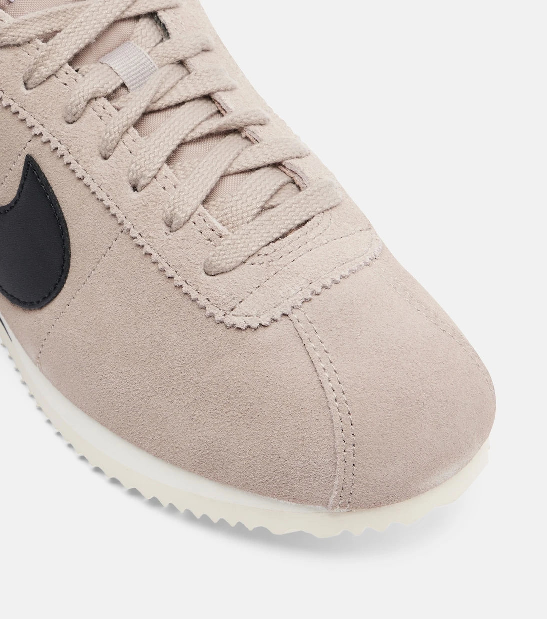 Nike - أحذية كورتيز الرياضية من الشمواه