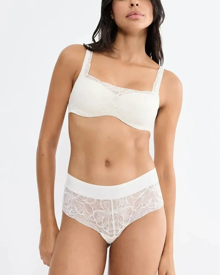 Triumph бикини дамски от дантела Body Make-Up Illusion Lace