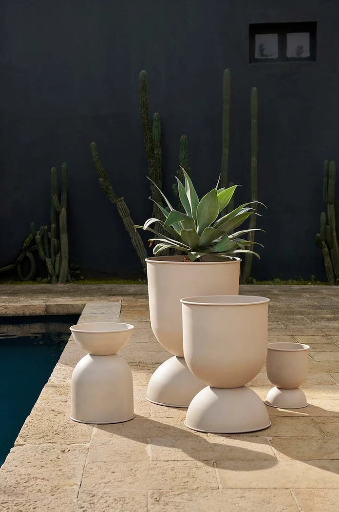 Саксия ferm LIVING Hourglass Pot M