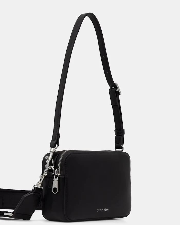 Calvin Klein kadın suni deri çapraz çanta