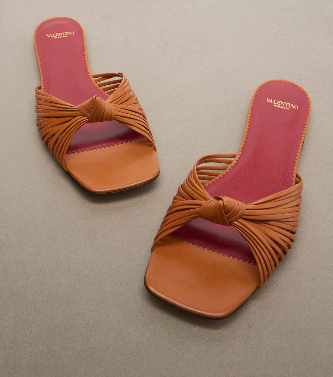 Valentino Garavani - Annet leather slides