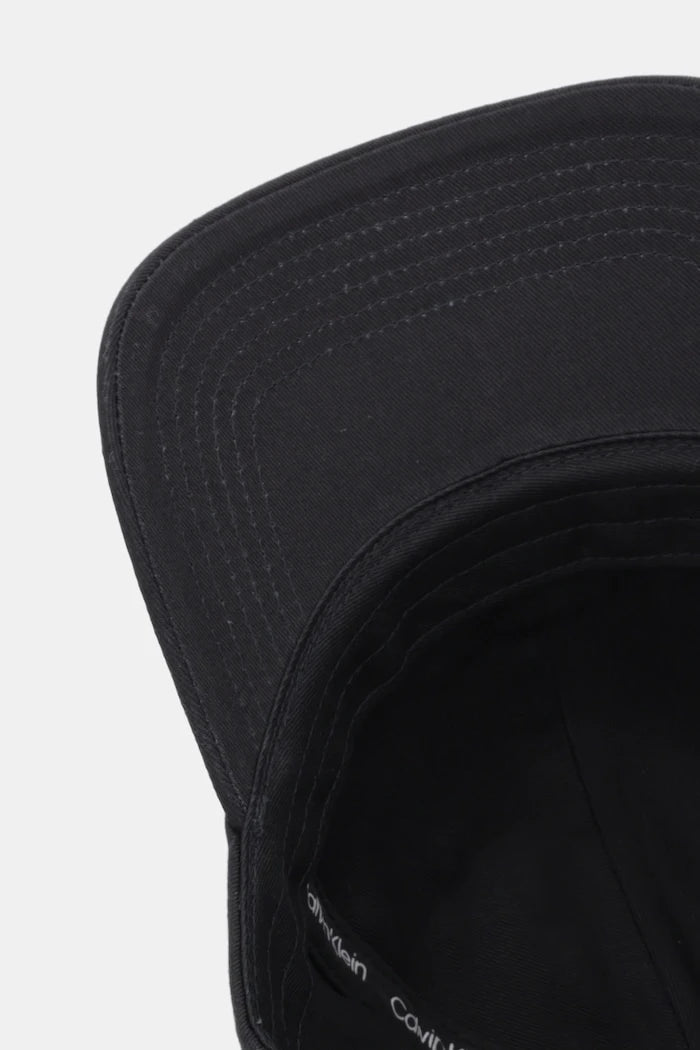 Calvin Klein şapka siperlikli kadın pamuklu