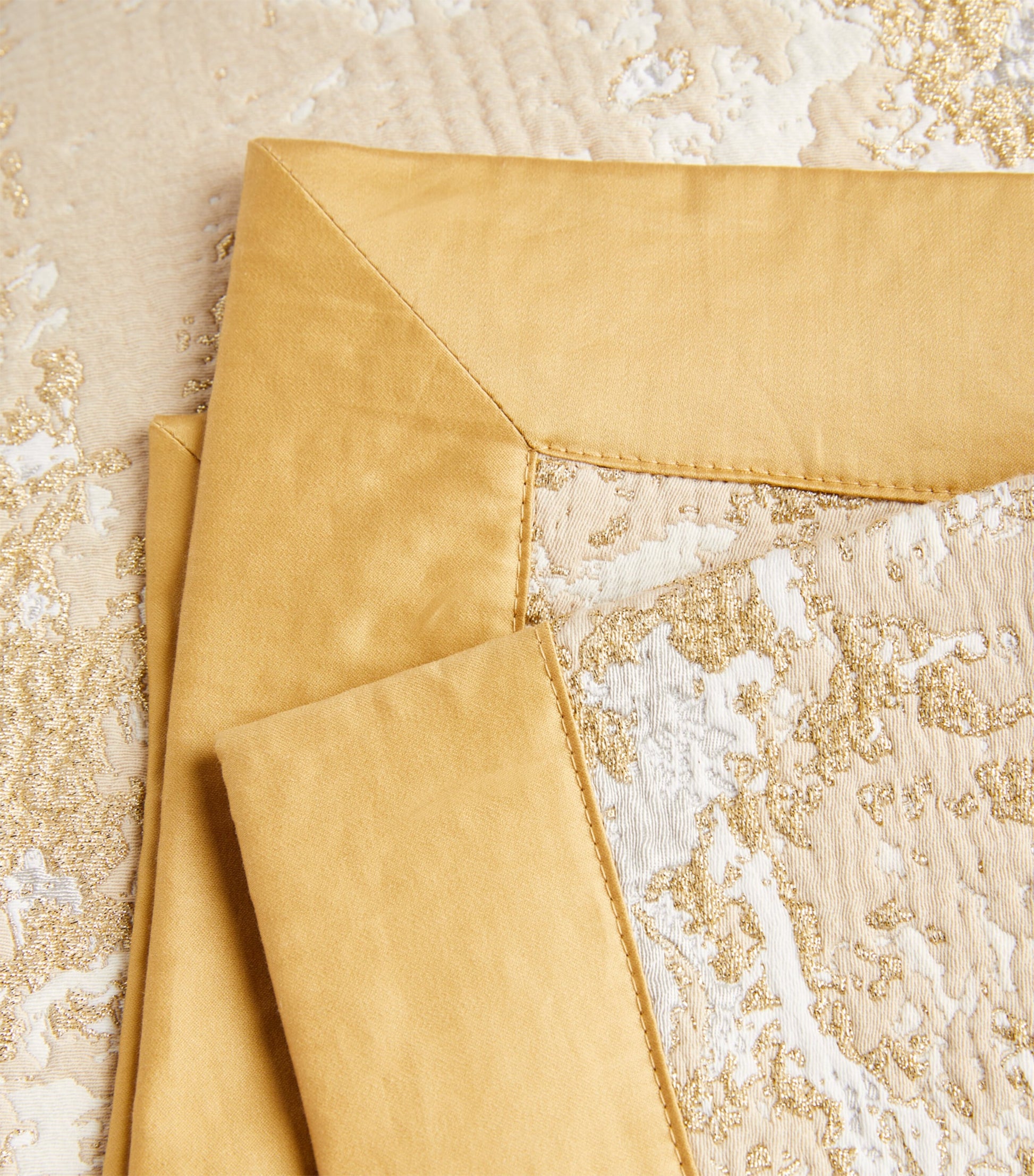 Waltz Super King Bedspread (245cm x 255cm)