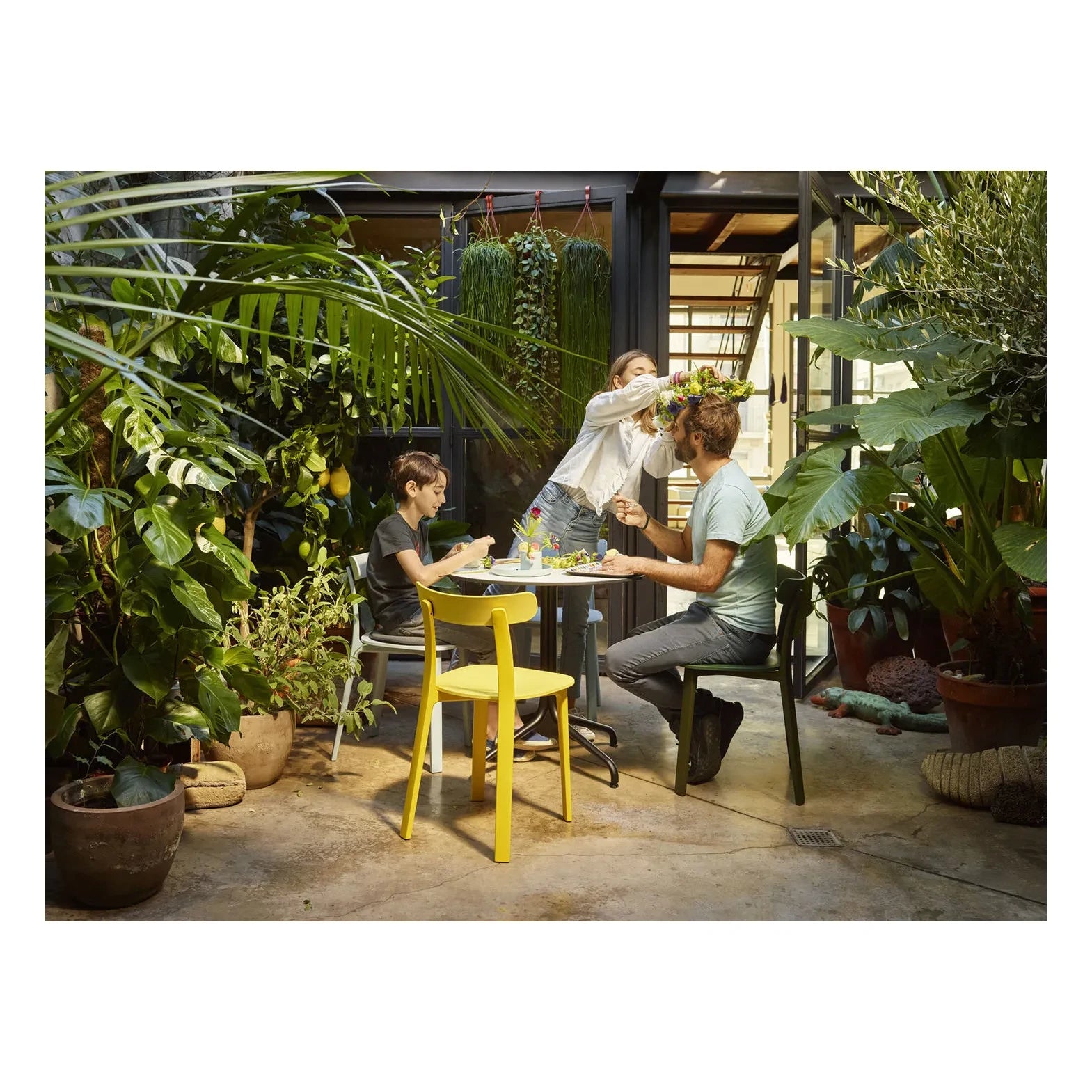 Vitra - All Plastic Chair by James Morrisson | Gris graphite