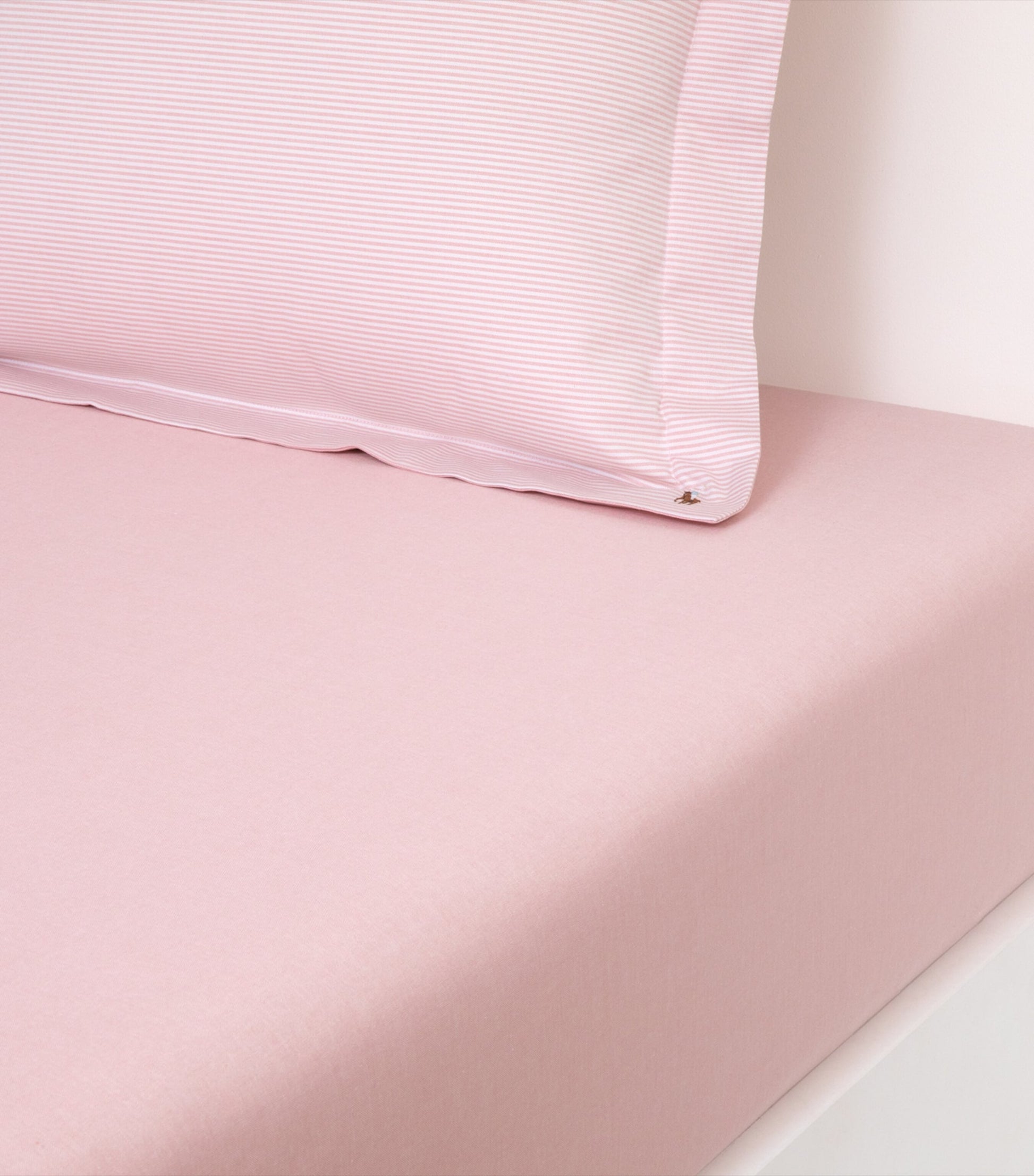 Oxford Super King Fitted Sheet (180cm x 200cm)