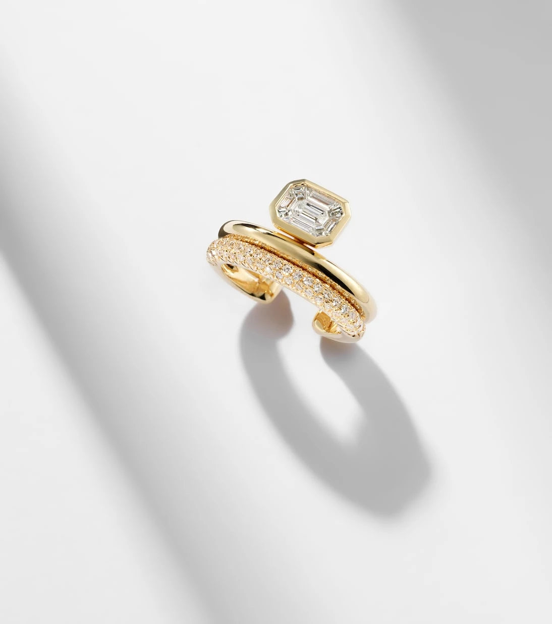 Shay Jewelry - سوار أذن من الذهب عيار 18 قيراطًا مرصّع بالألماس