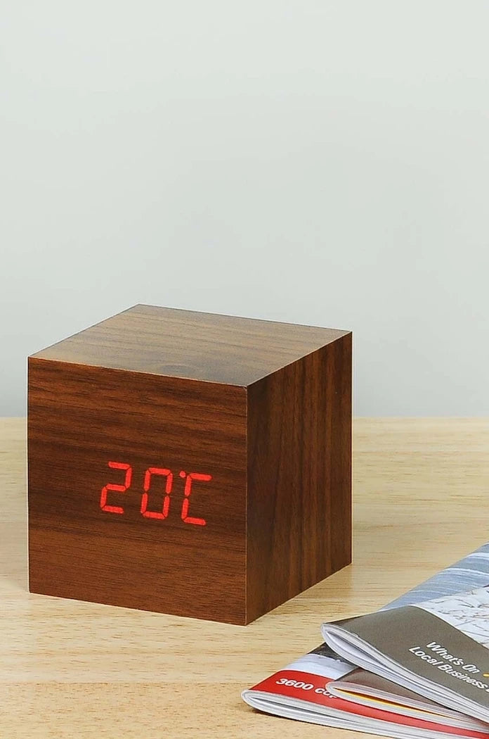 Настолен часовник Gingko Design Cube Click Clock