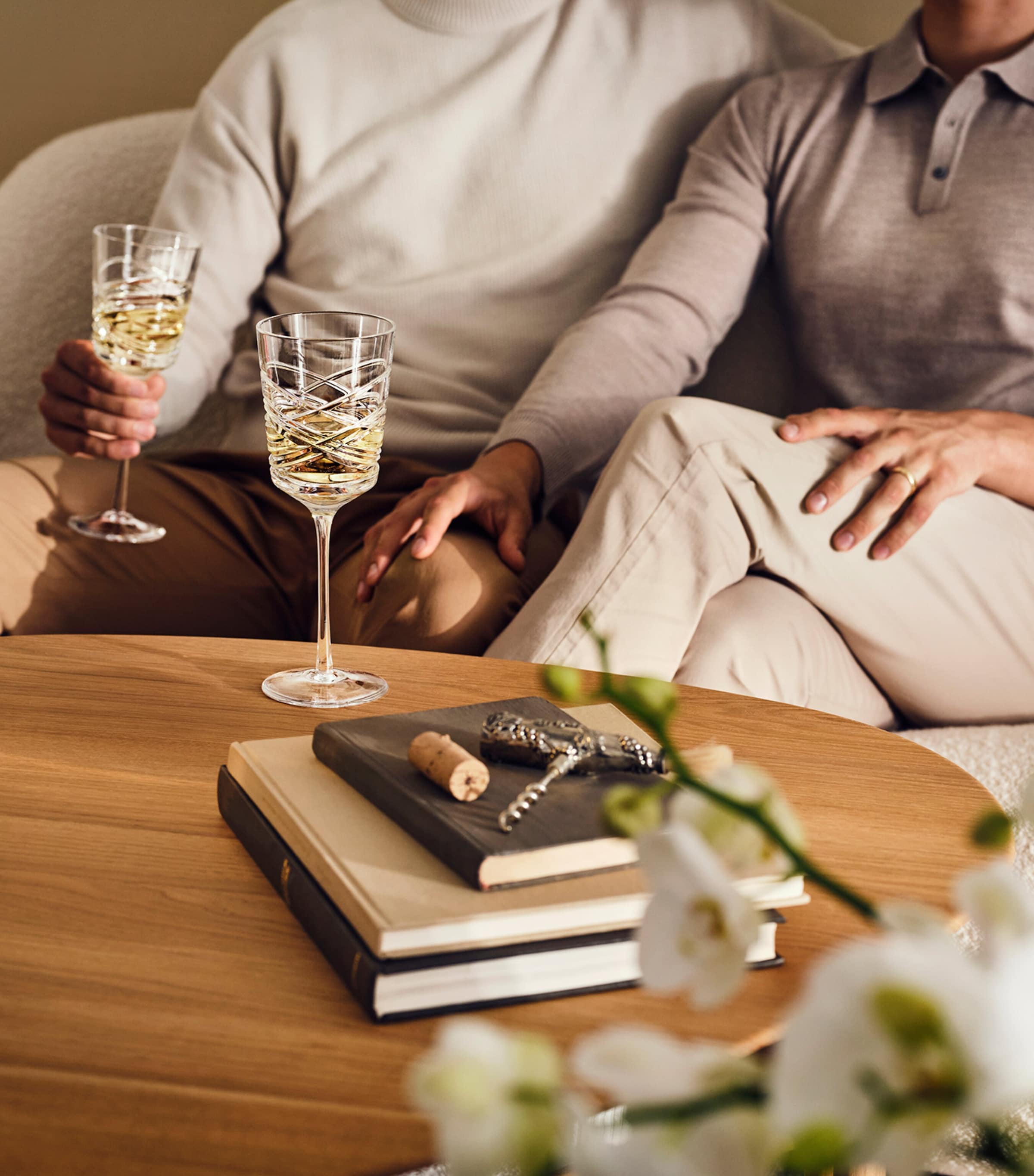 Set of 2 Crystal Aran White Wine Glasses (300ml)