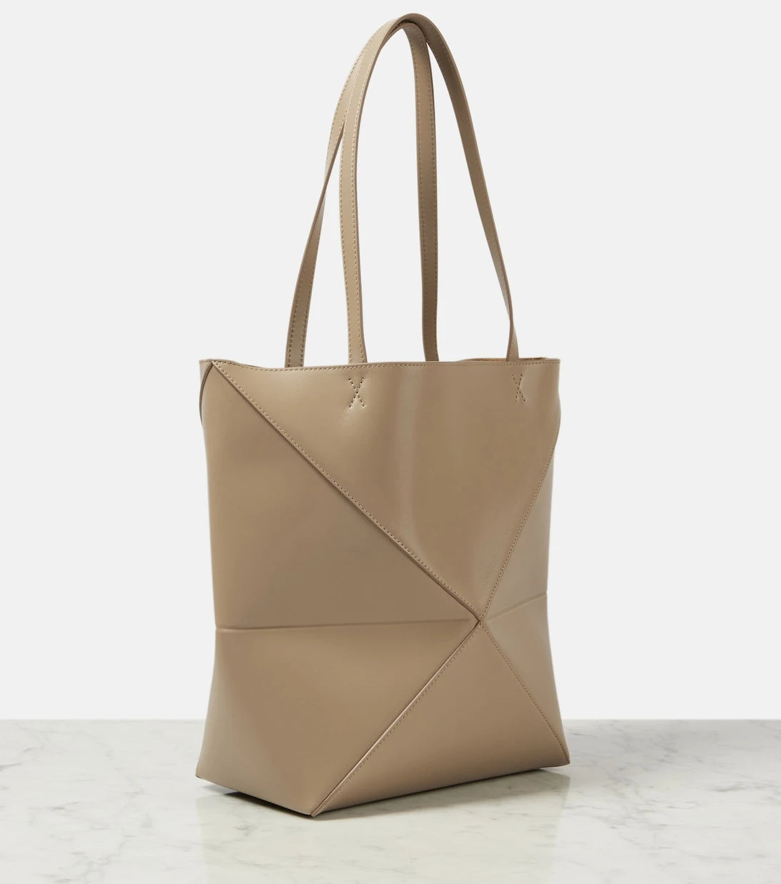 Loewe - حقيبة توت جلدية Puzzle Fold متوسطة الحجم