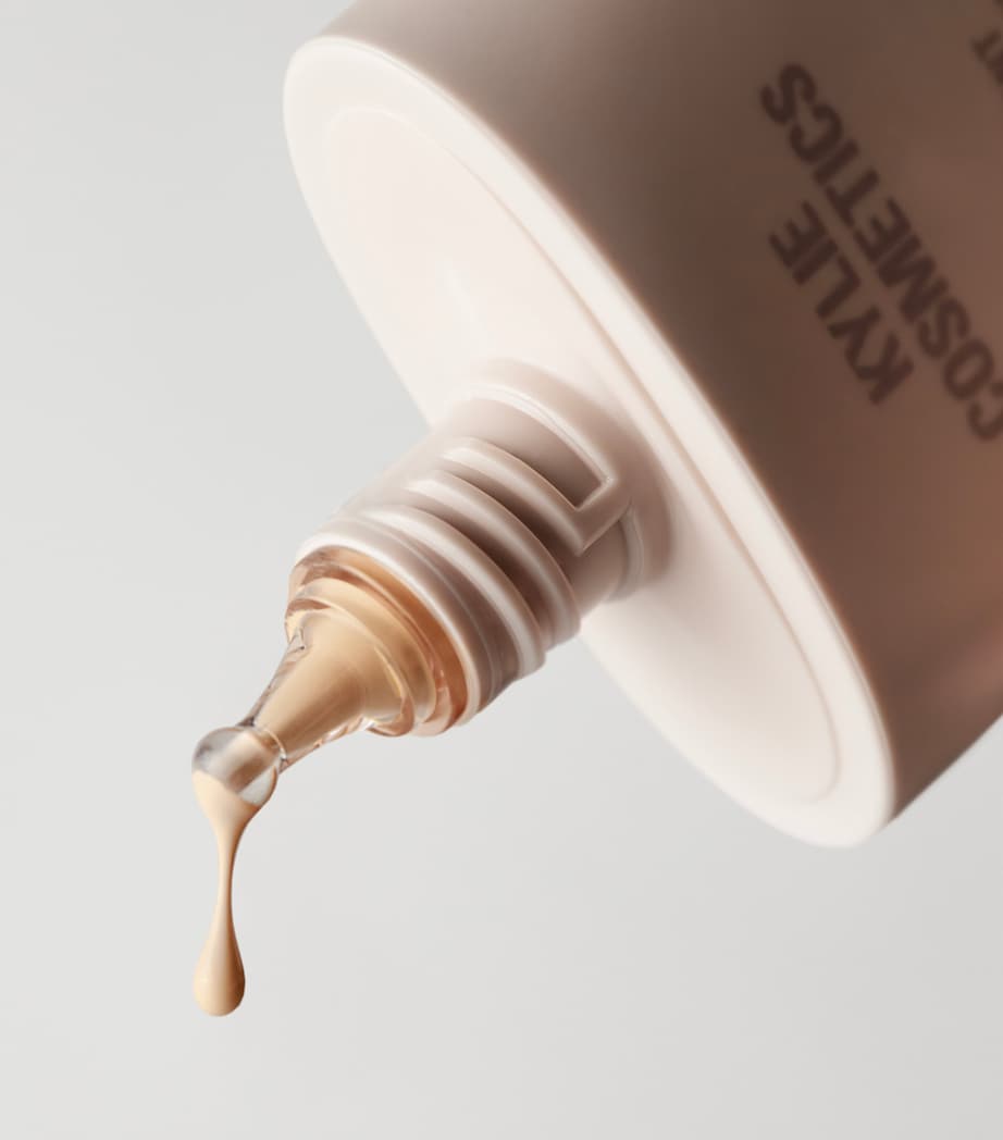 Kylie Cosmetics Skin Tint Blurring Elixir Foundation