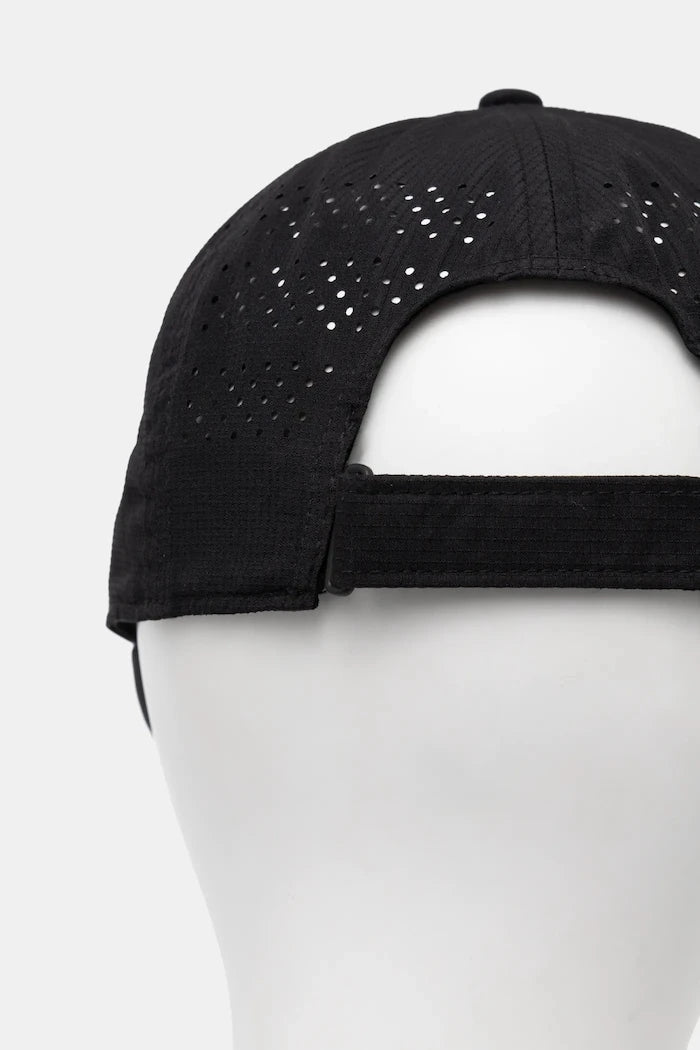 Şapka siperli adidas Performance