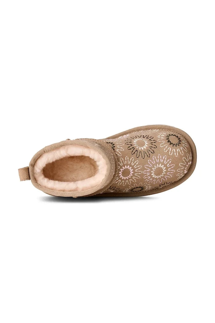 UGG KIDS' CLASSIC ULTRA MINI SUN STITCH Çocuk Süet Kışlık Botlar