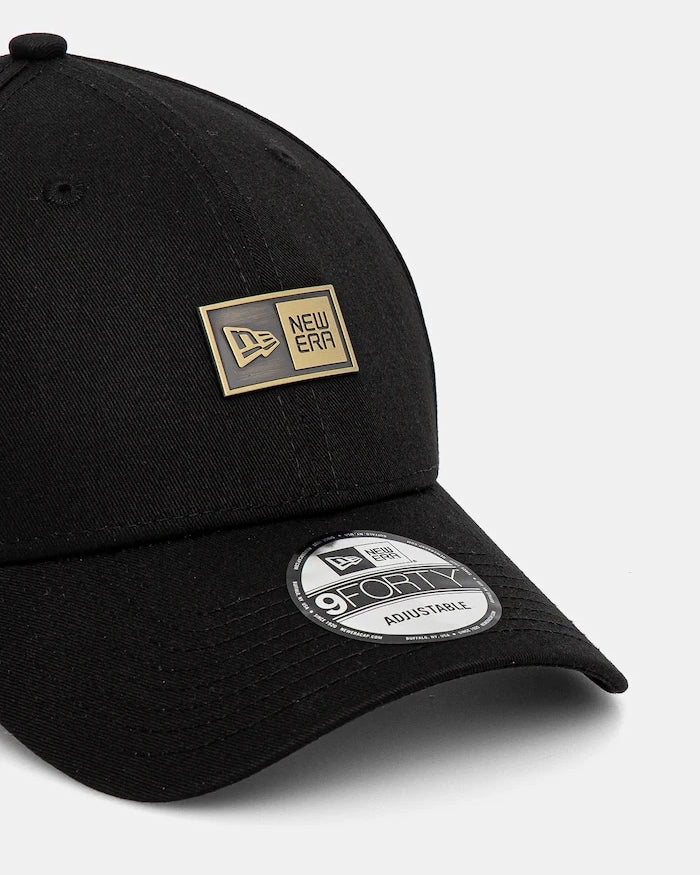 Памучна шапка с козирка New Era NE BADGE 940