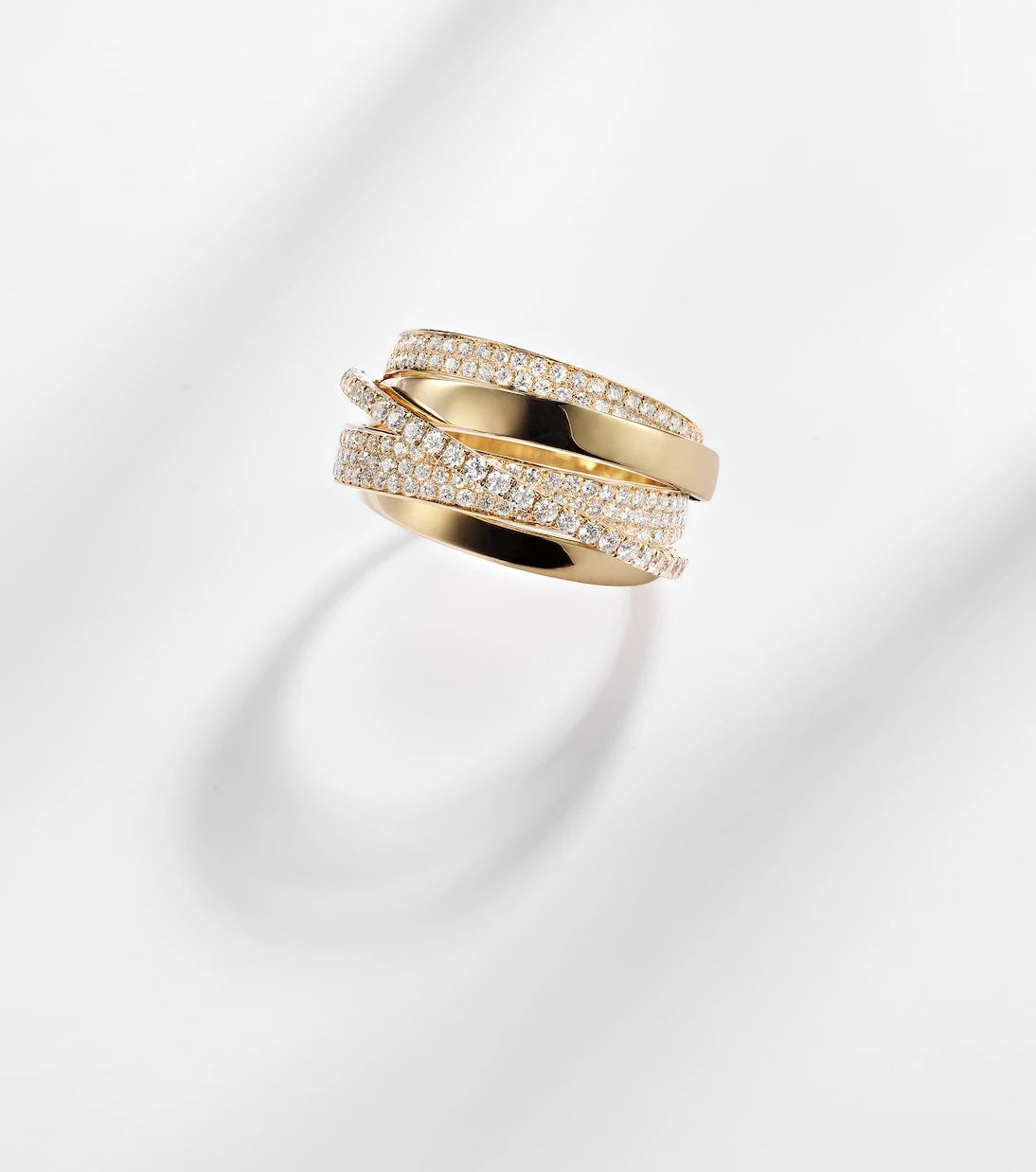 Shay Jewelry - خاتم Orbit من الذهب عيار 18 قيراطًا مرصّع بالألماس