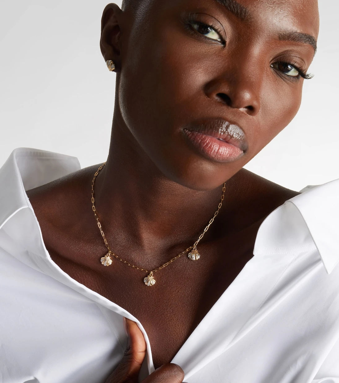 Mateo - 3 Petite Venus Shell 14kt gold necklace with diamonds