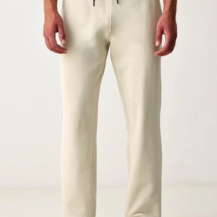 Pamuklu ve elastanlı erkek spor pantolonu