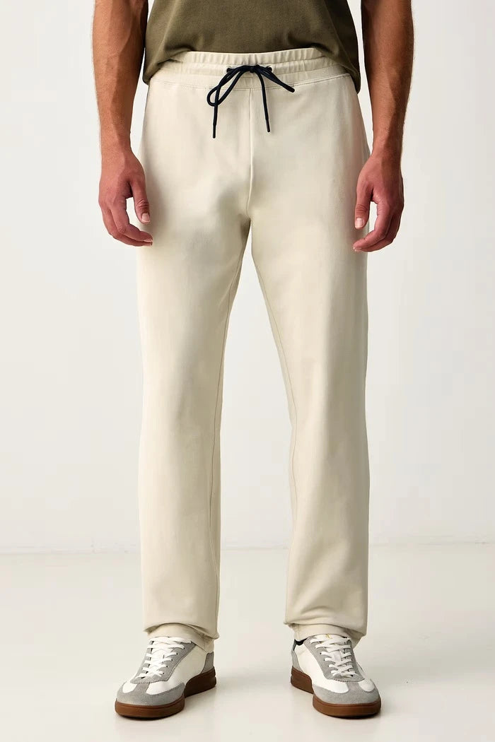 Pamuklu ve elastanlı erkek spor pantolonu