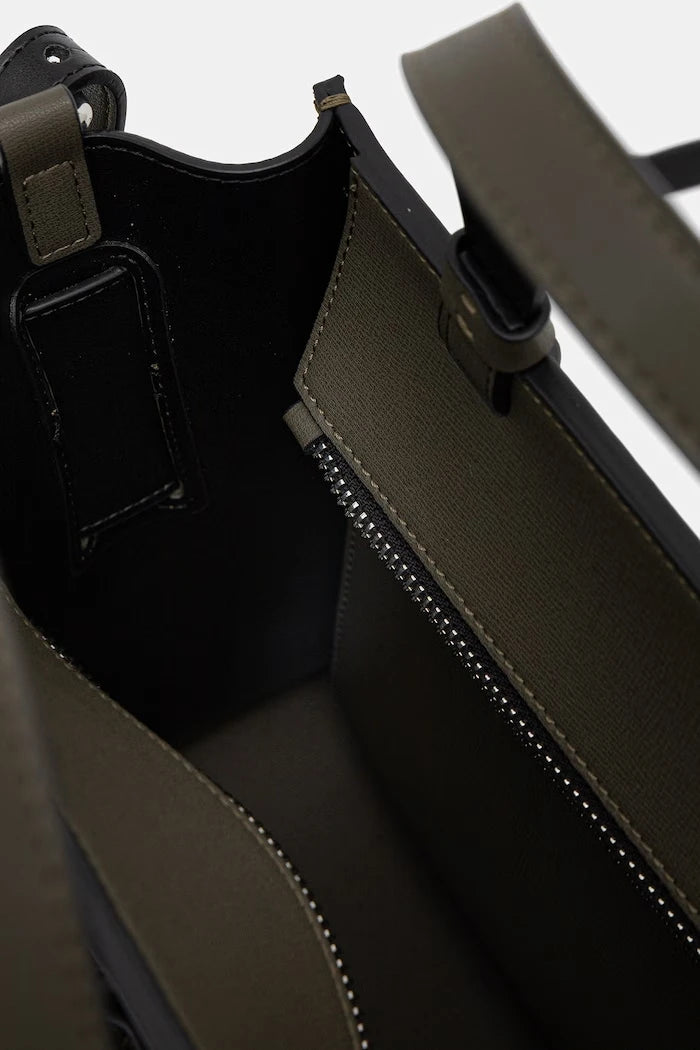 Armani Exchange kadın çantası, suni deriden