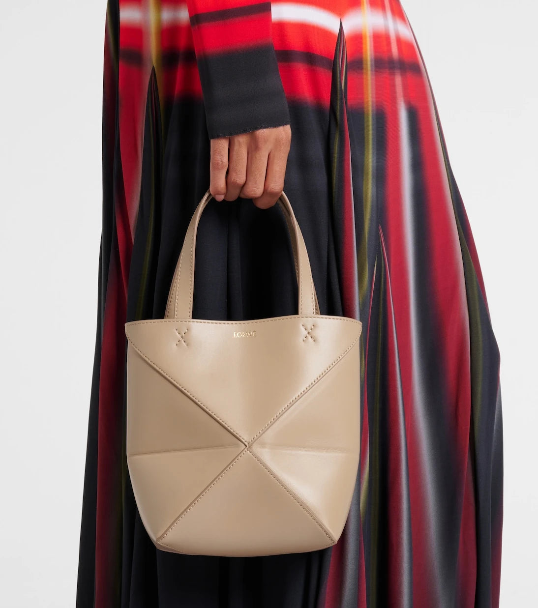 Loewe - حقيبة توت جلد ميني بازل فولد