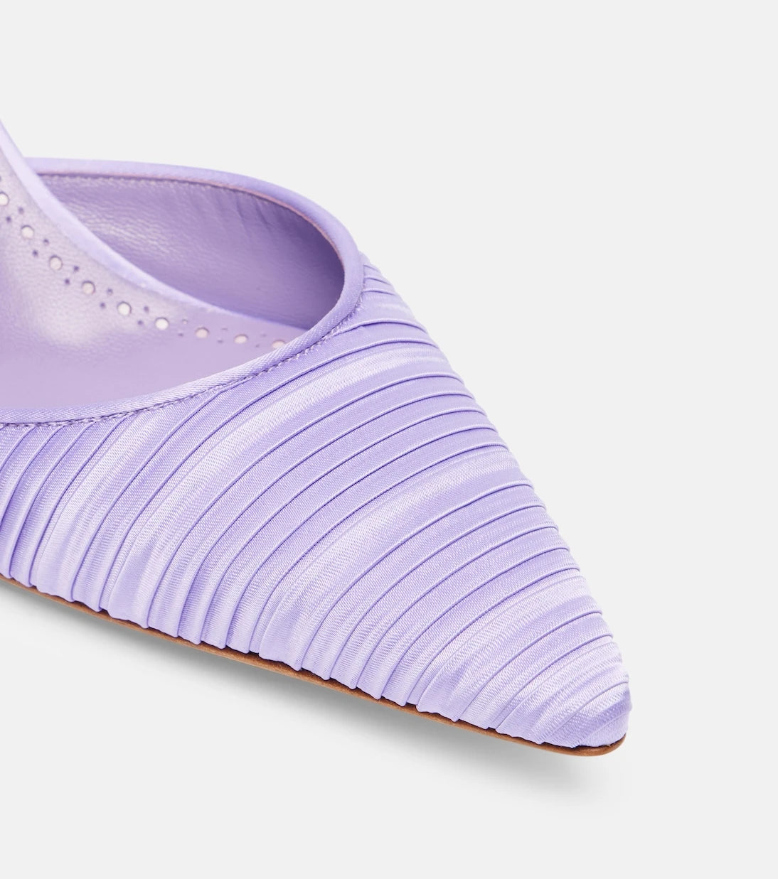 Manolo Blahnik - حذاء كارولاين 50 مفتوح من الخلف من الساتان