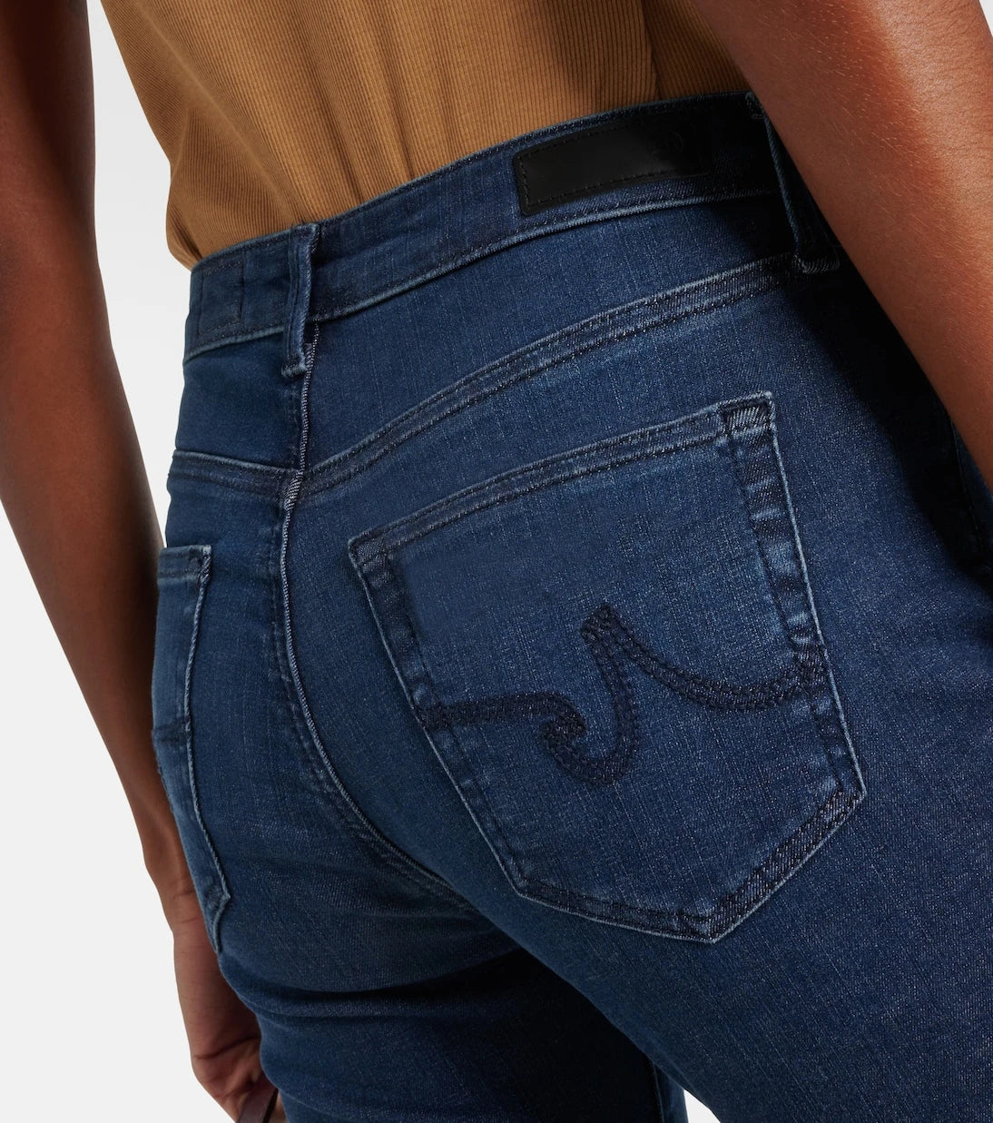 AG Jeans - بنطلون جينز جودي كروب بخصر عالٍ وقصة واسعة