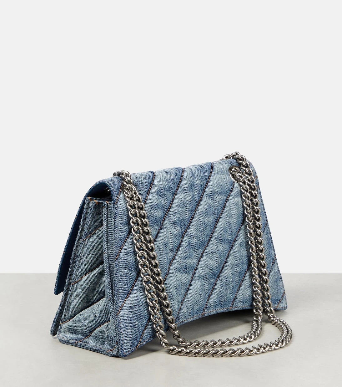 Balenciaga - حقيبة كتف Crush Medium من الدنيم