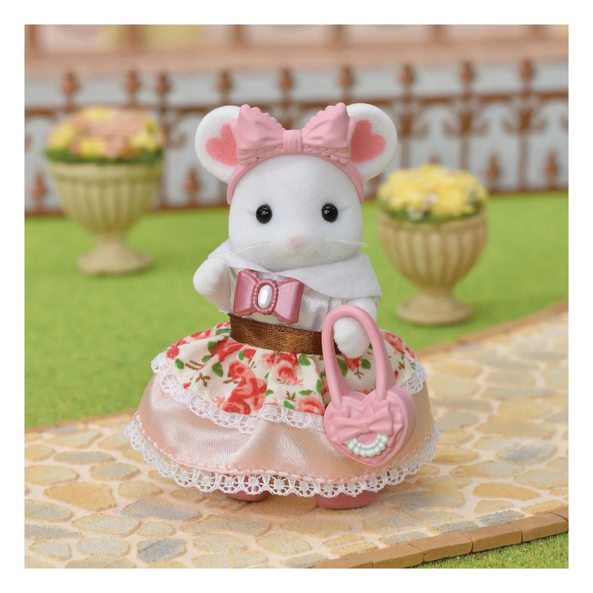 Sylvanian Families - The fashion case and big sister marshmallow mouse