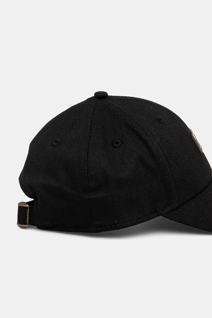 Памучна шапка с козирка New Era NE BADGE 940