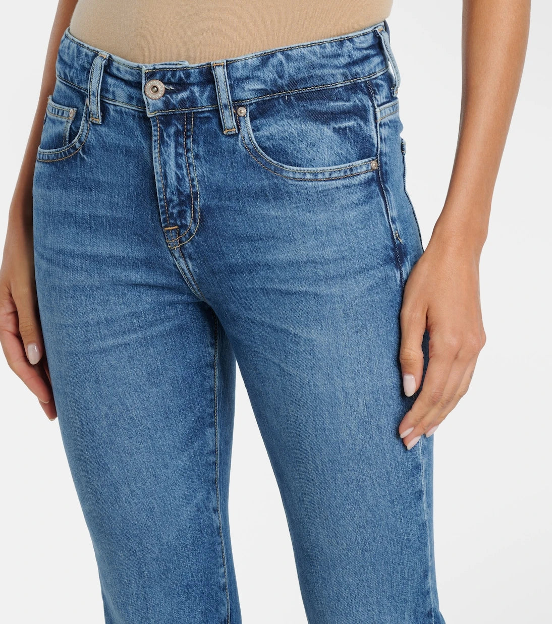 AG Jeans - بنطلون جينز سوفي بقصة البوت كت وخصر متوسط الارتفاع