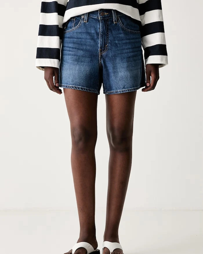 Levi's къс панталон дамски от деним CINCH MID-THIGH
