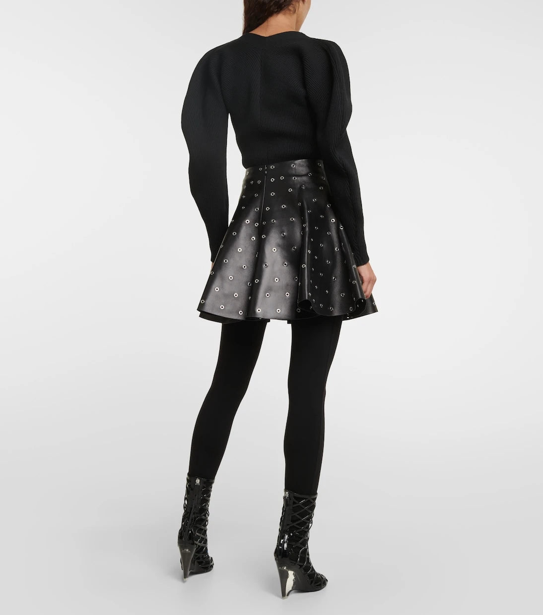 Alaïa - تنورة قصيرة جلدية مزينة بفتحات