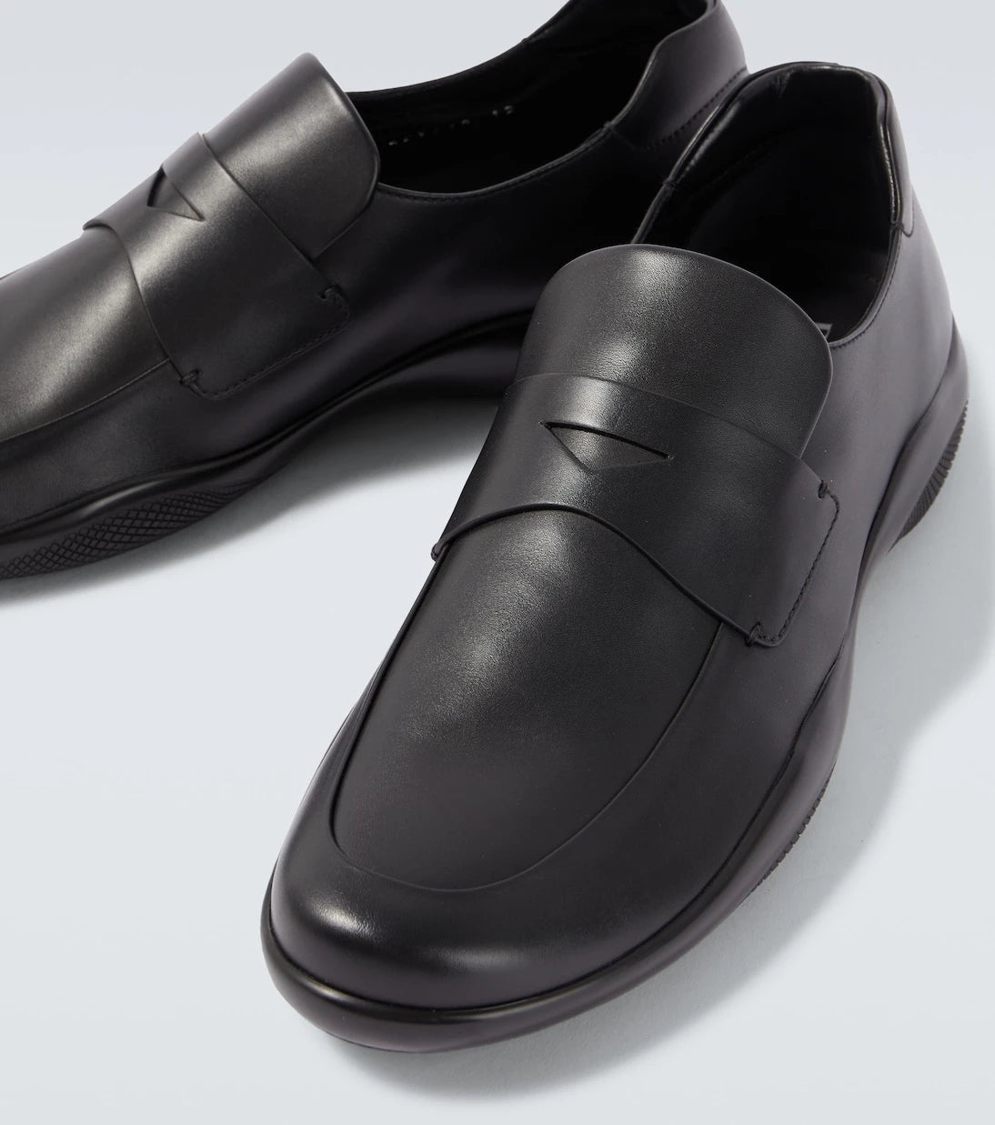 Prada - حذاء لوفر توبلاخ من الجلد بنمط بيني