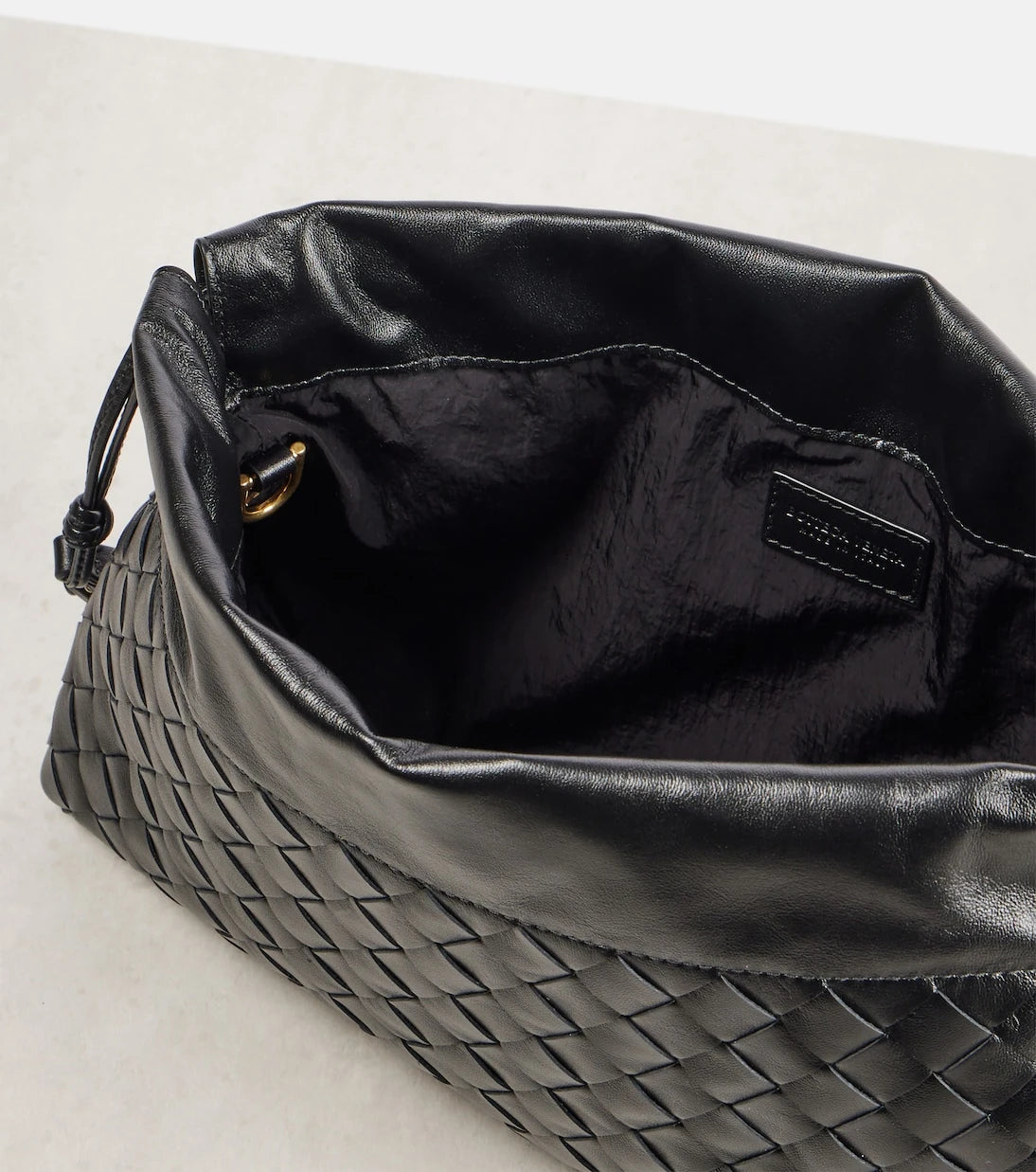 Bottega Veneta - حقيبة يد كلاتش متوسطة من الجلد Dustbag Soirée
