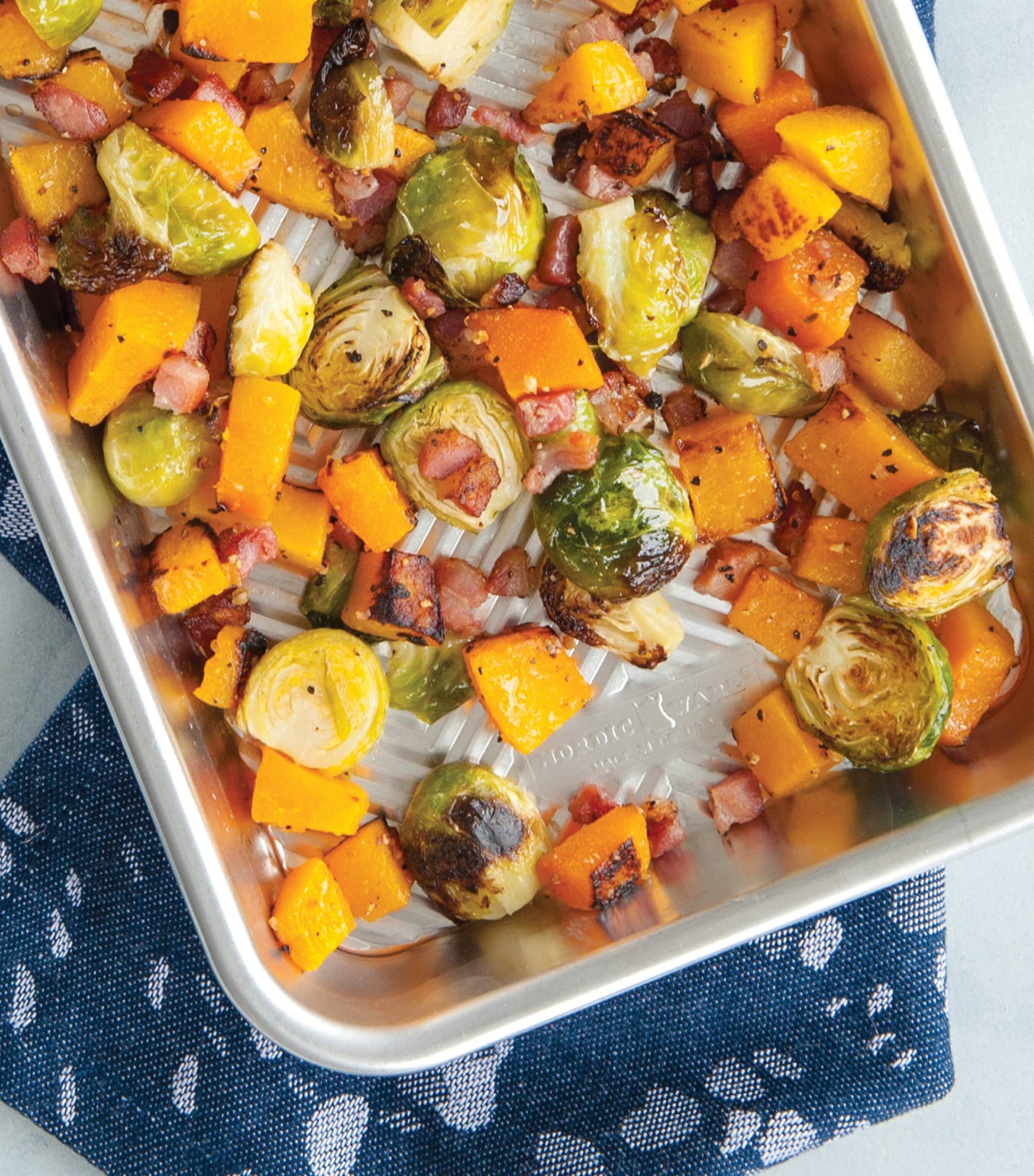 Nordic Ware Aluminium Prism Eighth Baking Sheet (25cm x 18cm)