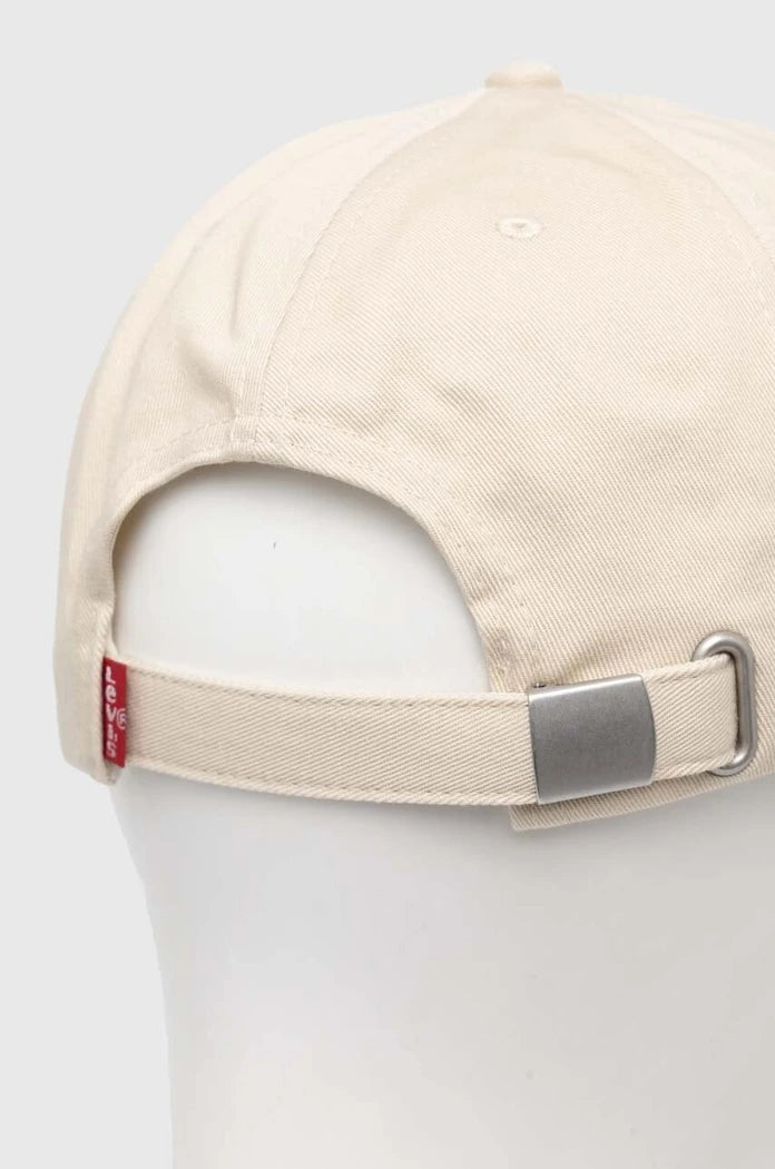 Памучна шапка с козирка Levi's