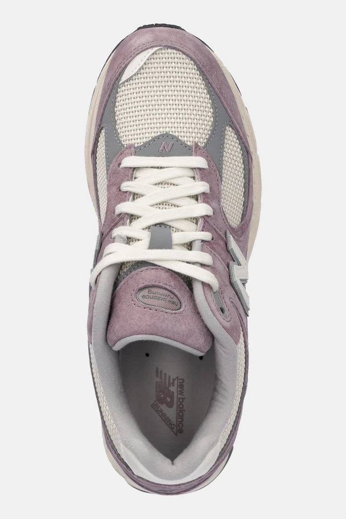 Велурени маратонки New Balance U2002