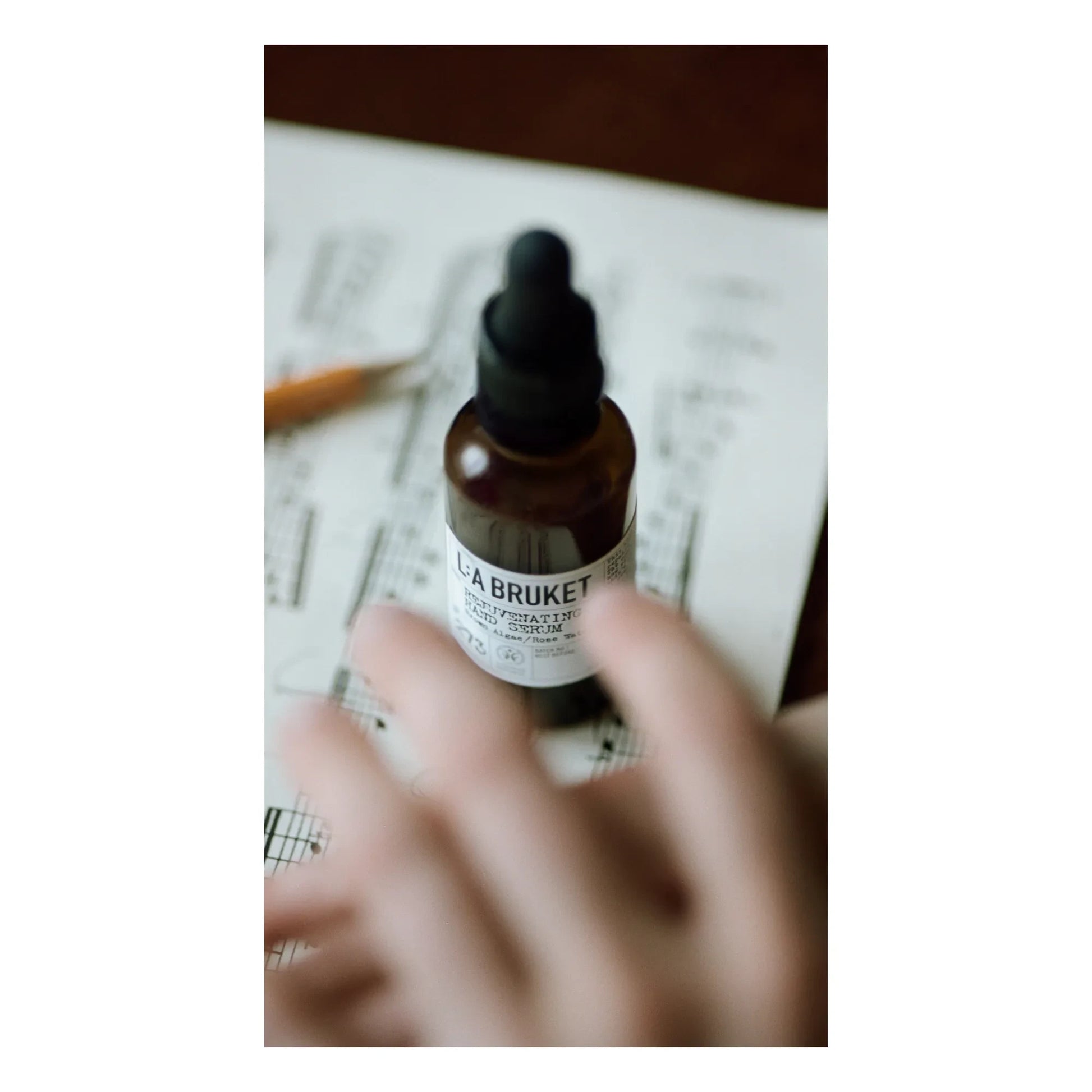 L:A BRUKET - Rejuvenating Hand Serum - 30 ml