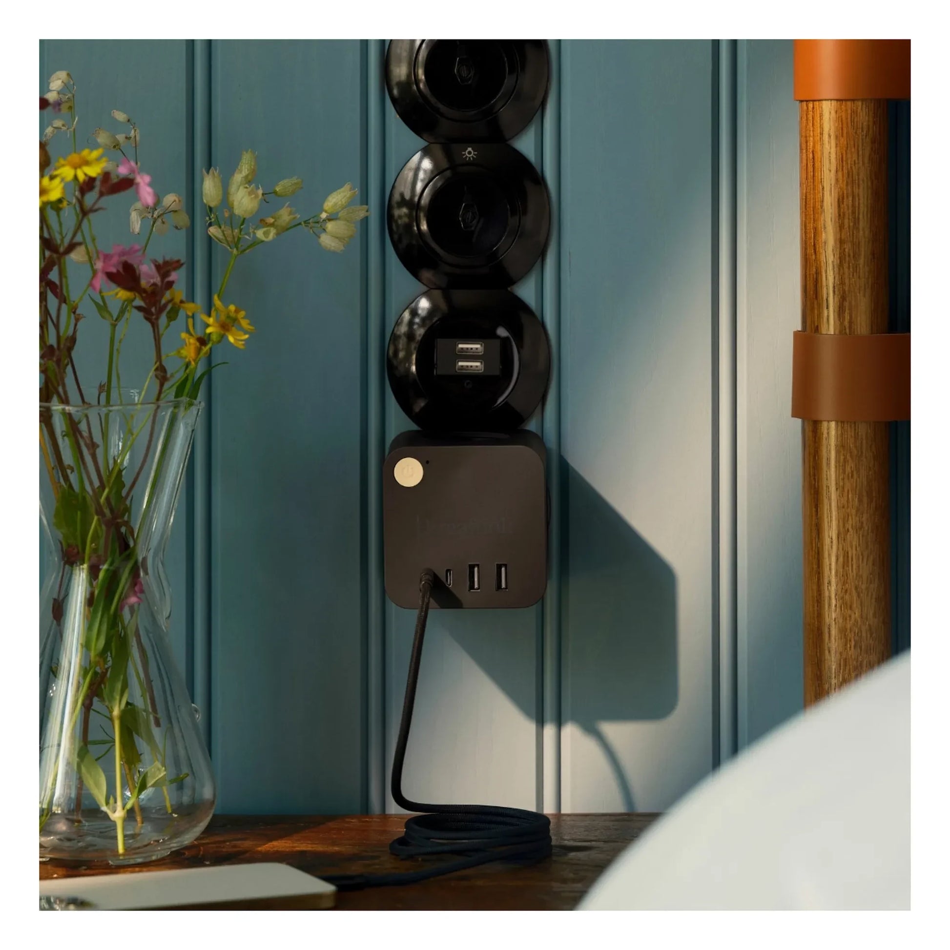 Kreafunk - Ampie compact power strip | Black
