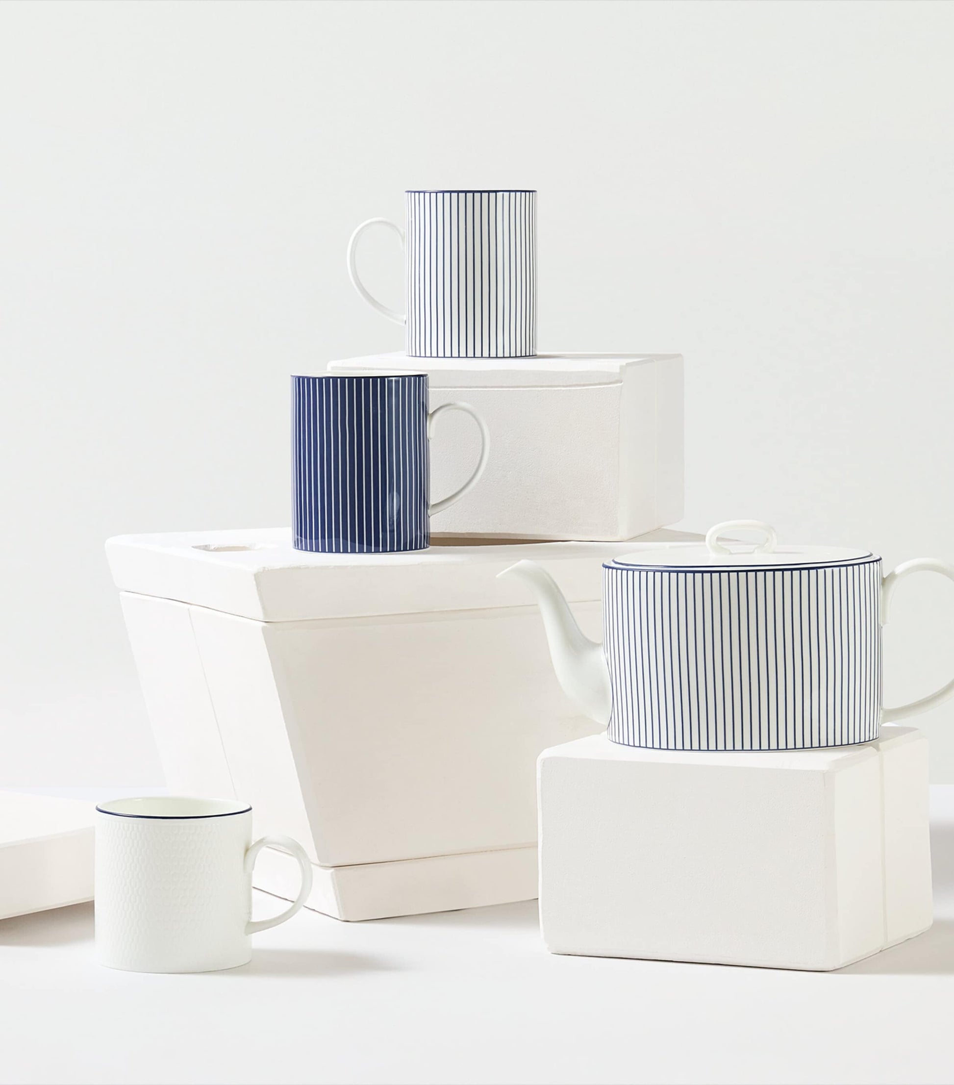 Bone China Gio Blue Mug