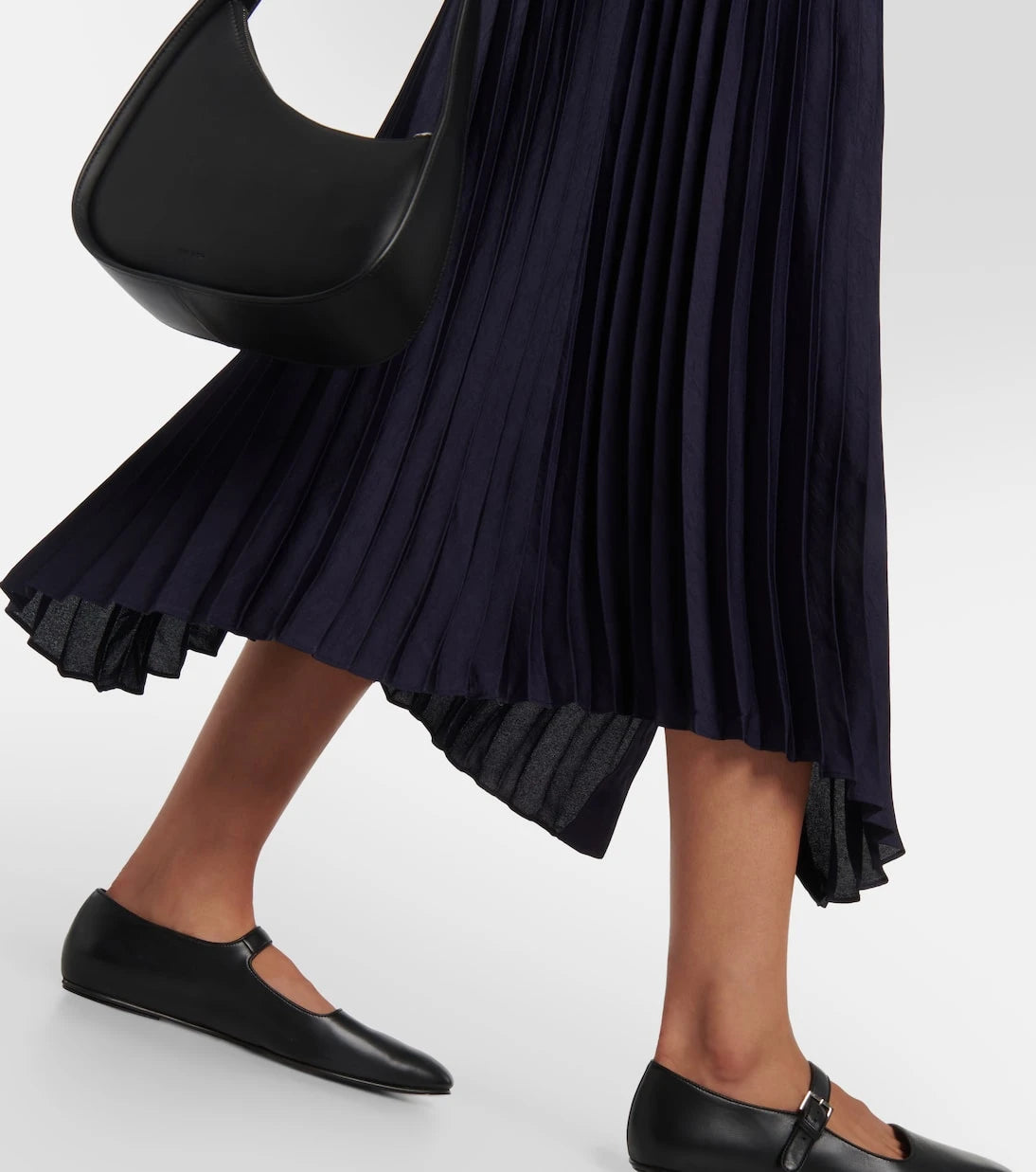 Vince - Pleated midi dress