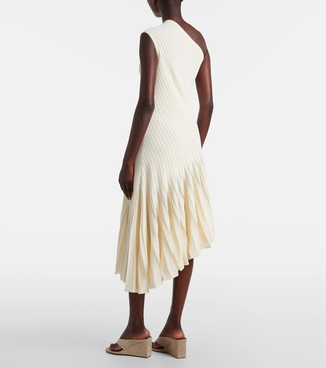 Alaïa - فستان ميدي بتصميم بليسيه غير متماثل من الكريب