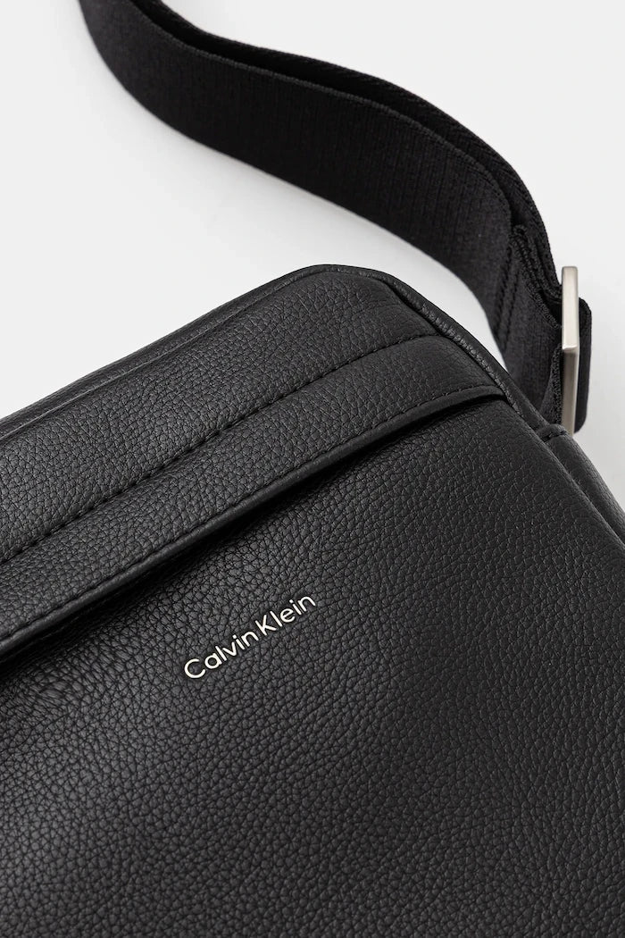 Calvin Klein чанта през рамо мъжка от имитация на кожа