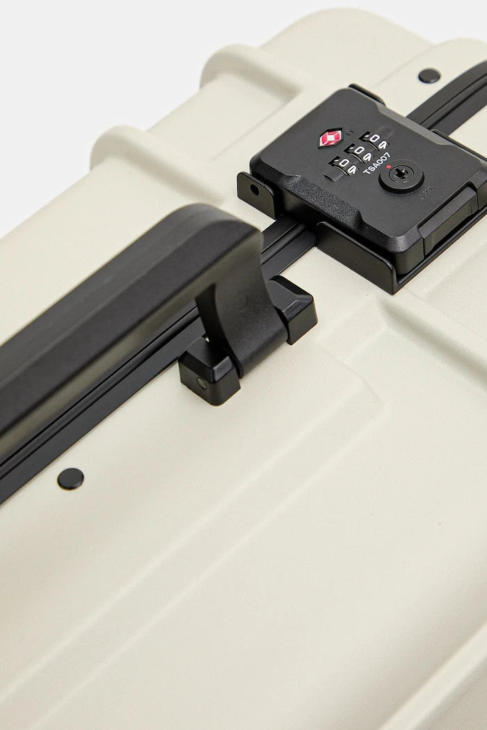 Куфар Eastpak RESIST'R CASE S